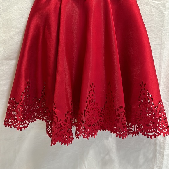 Short red dress - Picture 3 of 9